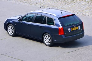 캐딜락 BLS는 캐딜락을위한 선도적인 역할을 담당하고있다 De Cadillac BLS speelt een hoofdrol voor Cadillac
