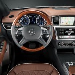 內飾的梅賽德斯 ​​- 奔馳 M級 ML 350 BLUETEC俯瞰gelik